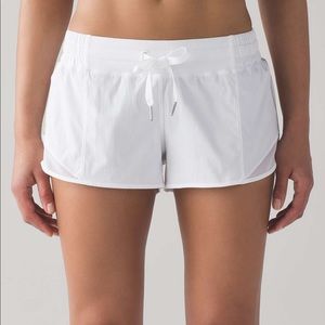 Lululemon Hotty Hot Short 2.5” white size 4